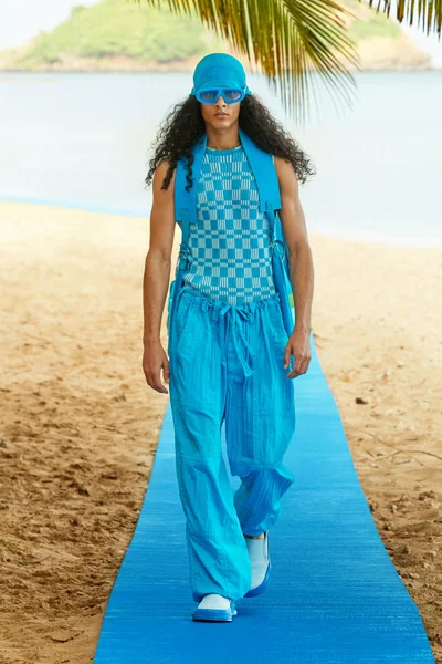Look 13
